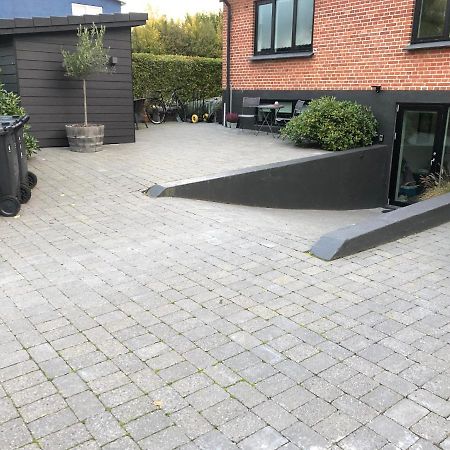 Nyistandsat Hojloftet Kaelderlejlighed Pa 70 M2 I Viborg Centrum, Med Plads Til 4 Personer Exterior foto