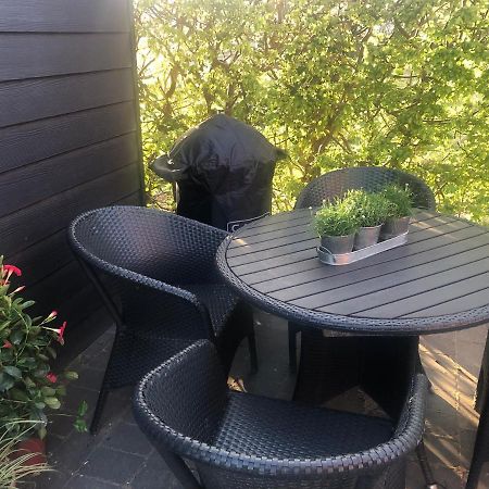 Nyistandsat Hojloftet Kaelderlejlighed Pa 70 M2 I Viborg Centrum, Med Plads Til 4 Personer Exterior foto