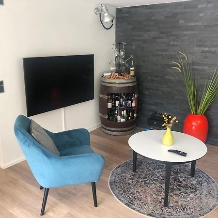 Nyistandsat Hojloftet Kaelderlejlighed Pa 70 M2 I Viborg Centrum, Med Plads Til 4 Personer Exterior foto
