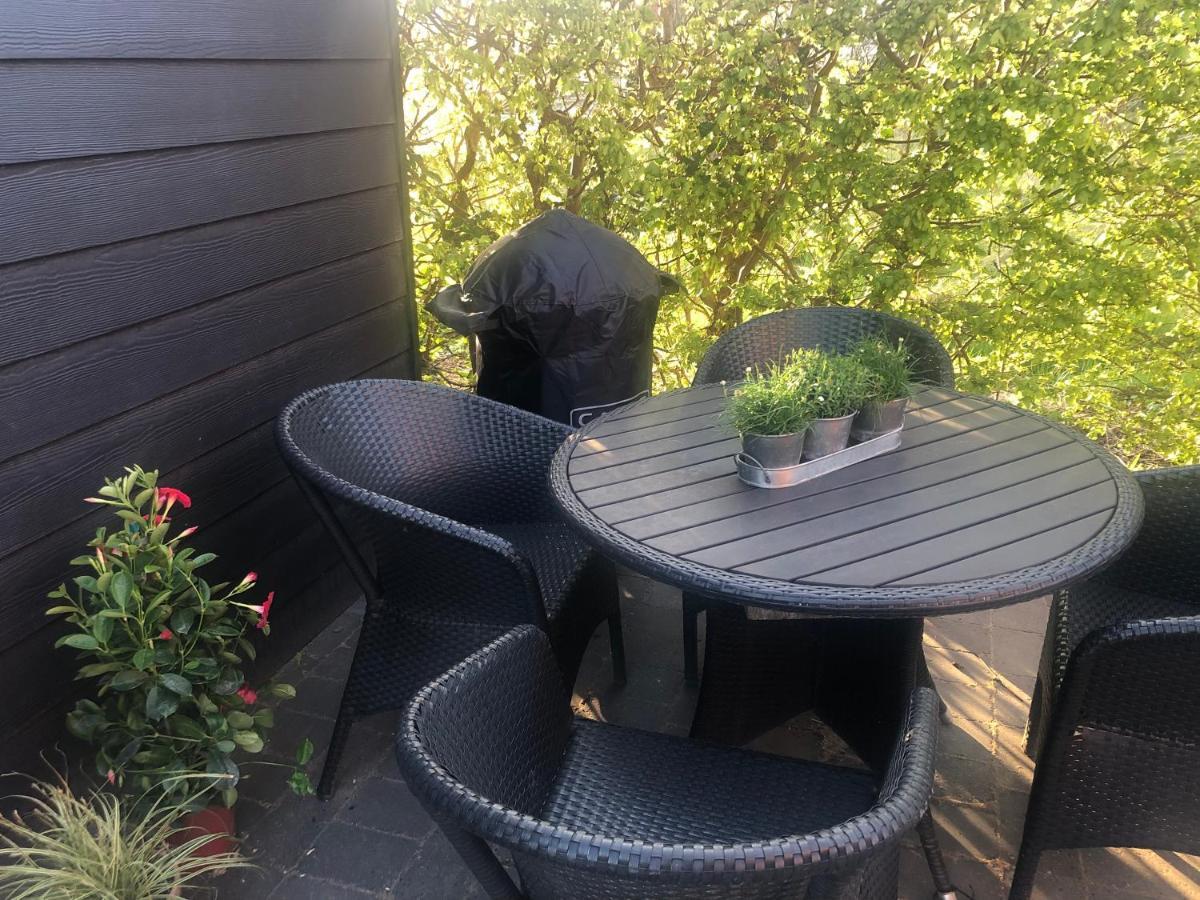 Nyistandsat Hojloftet Kaelderlejlighed Pa 70 M2 I Viborg Centrum, Med Plads Til 4 Personer Exterior foto