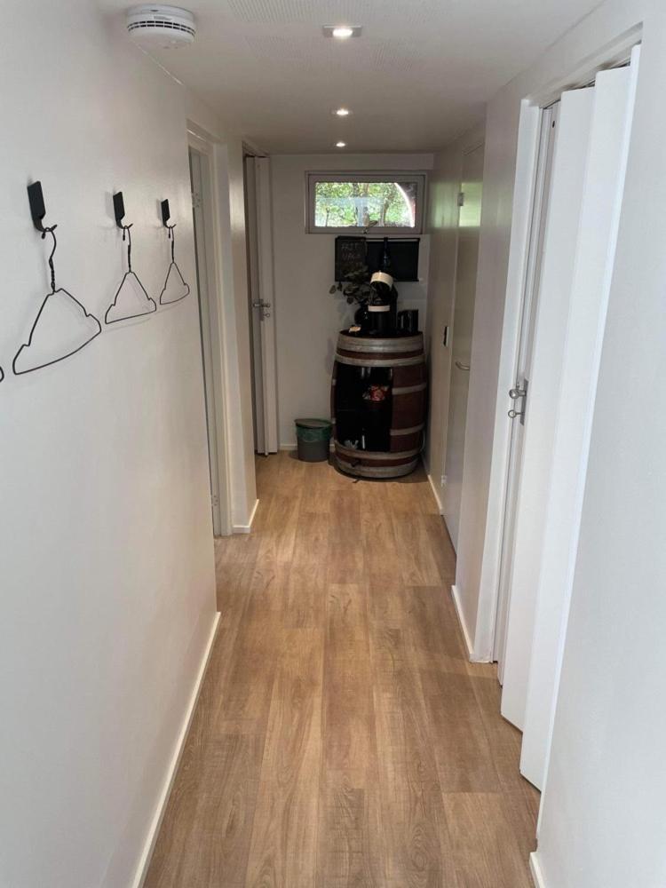 Nyistandsat Hojloftet Kaelderlejlighed Pa 70 M2 I Viborg Centrum, Med Plads Til 4 Personer Exterior foto