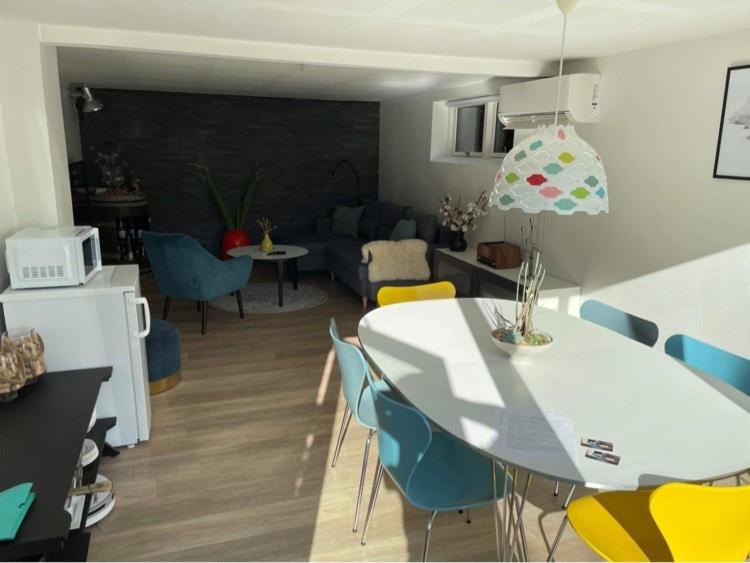 Nyistandsat Hojloftet Kaelderlejlighed Pa 70 M2 I Viborg Centrum, Med Plads Til 4 Personer Exterior foto